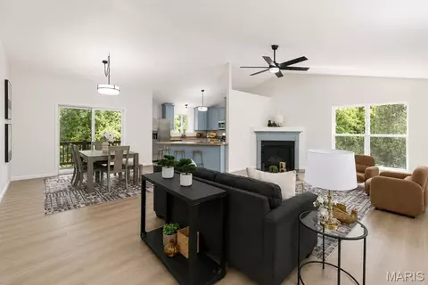 Living - 116 Baxter Commons Dr, Manchester, MO 63011 photo 4 of 4