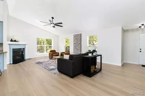 Living - 116 Baxter Commons Dr, Manchester, MO 63011 photo 1 of 4