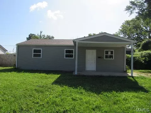 2 Saint Luke Ct, Cahokia, IL 62206