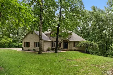 694 Pleasant Ridge Rd, Fairview Heights, IL 62208