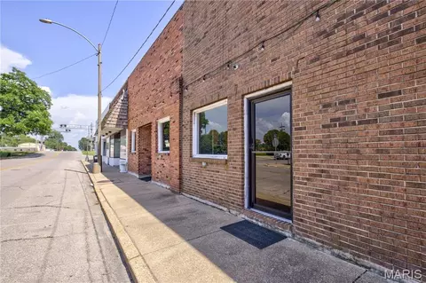 Exterior - 110 E Main Ave, Bernie, MO 63822 photo 1 of 1