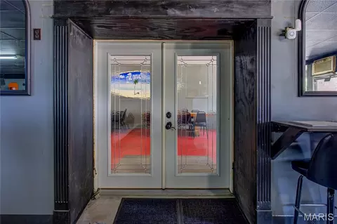 Entry Way - 110 E Main Ave, Bernie, MO 63822 photo 3 of 3
