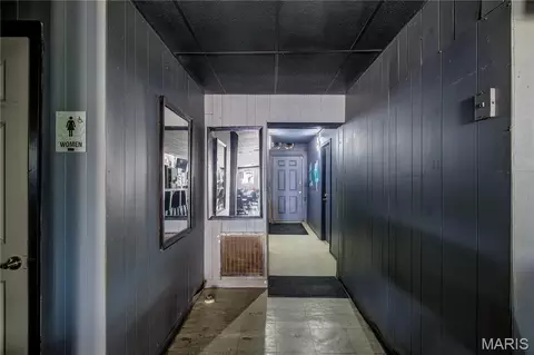 Entry Way - 110 E Main Ave, Bernie, MO 63822 photo 1 of 3