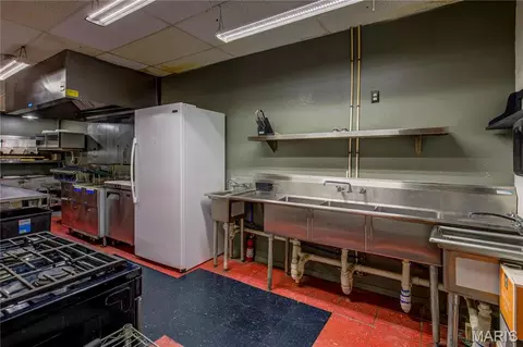 Kitchen - 110 E Main Ave, Bernie, MO 63822 photo 4 of 5