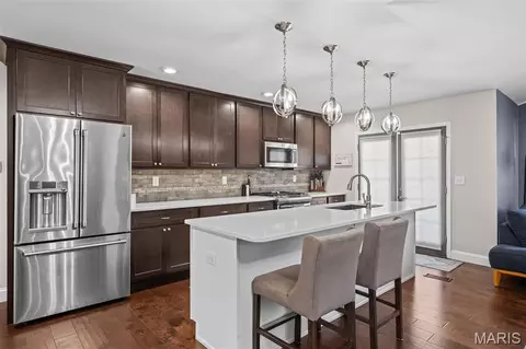 Kitchen - 819 Big Bend Woods Dr, Ballwin, MO 63021 photo 2 of 4