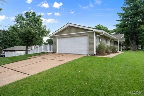 Exterior - 819 Big Bend Woods Dr, Ballwin, MO 63021 photo 5 of 10