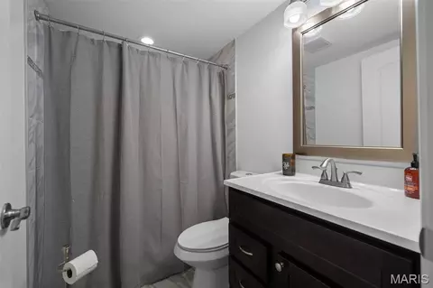 Bath - 819 Big Bend Woods Dr, Ballwin, MO 63021 photo 7 of 8