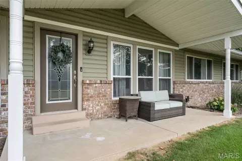 Exterior - 819 Big Bend Woods Dr, Ballwin, MO 63021 photo 2 of 10