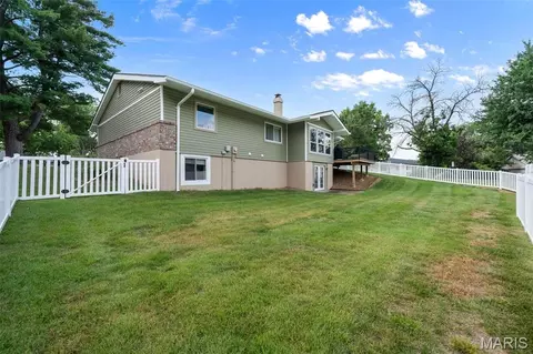 Exterior - 819 Big Bend Woods Dr, Ballwin, MO 63021 photo 9 of 10