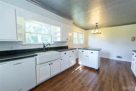 Kitchen - 609 Elm Ave, Bland, MO 65014 photo 2 of 3