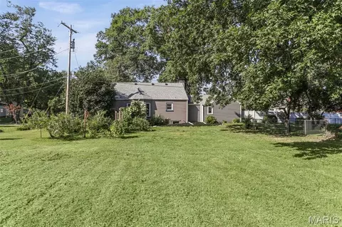 Exterior - 204 Marilyn Dr, O'fallon, IL 62269 photo 8 of 13