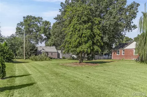 Exterior - 204 Marilyn Dr, O'fallon, IL 62269 photo 7 of 13