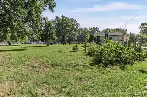 Exterior - 204 Marilyn Dr, O'fallon, IL 62269 photo 10 of 13