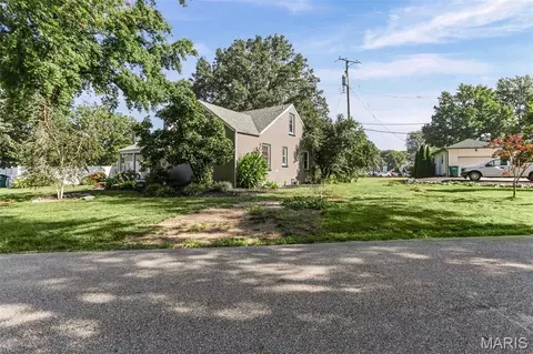Exterior - 204 Marilyn Dr, O'fallon, IL 62269 photo 4 of 13