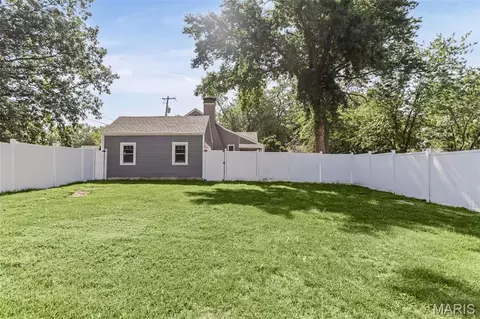 Exterior - 204 Marilyn Dr, O'fallon, IL 62269 photo 5 of 13