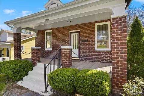 2230 Northbury Ln, Saint Louis, MO 63114