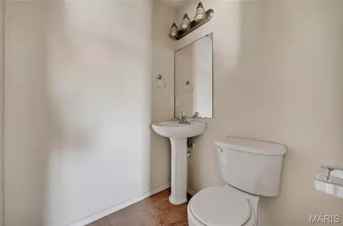 Bath - 150 Hickory Ridge Dr, Saint Robert, MO 65584 photo 1 of 3