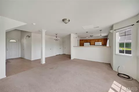 Living - 150 Hickory Ridge Dr, Saint Robert, MO 65584 photo 2 of 4