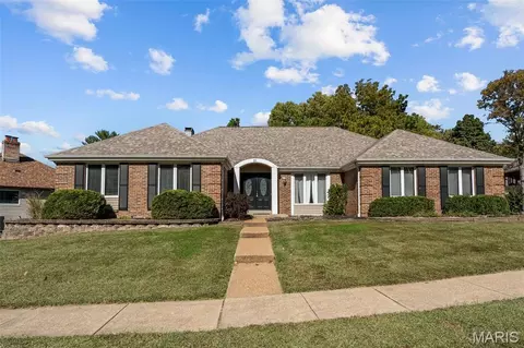 21 Meditation Way Ct, Florissant, MO 63031