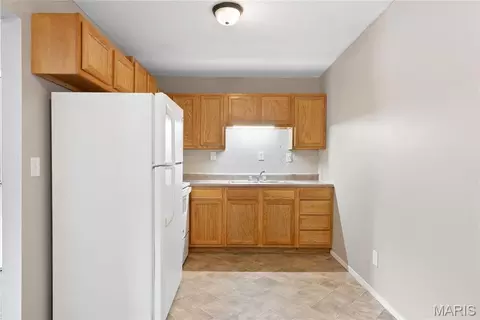 Kitchen - 560 E Cherry St, Troy, MO 63379 photo 5 of 11