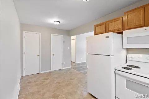 Kitchen - 560 E Cherry St, Troy, MO 63379 photo 7 of 11