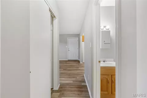 Entry Way - 560 E Cherry St, Troy, MO 63379 photo 3 of 6