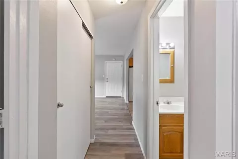 Entry Way - 560 E Cherry St, Troy, MO 63379 photo 5 of 6