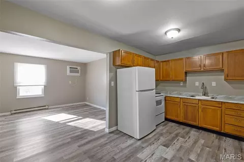 Kitchen - 560 E Cherry St, Troy, MO 63379 photo 8 of 11