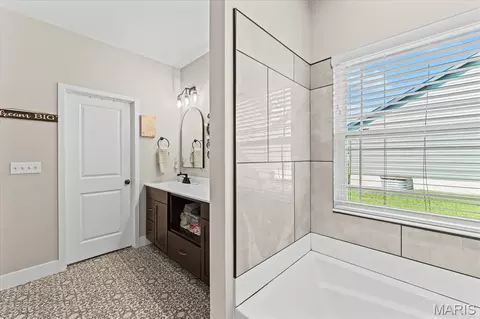 Bath - 1209 Bayley Dr, O'fallon, IL 62269 photo 2 of 5