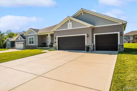 Exterior - 1209 Bayley Dr, O'fallon, IL 62269 photo 2 of 11