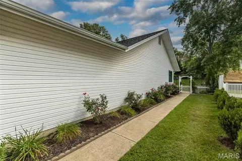 Exterior - 436 White Chapel Dr, O'fallon, MO 63368 photo 3 of 8