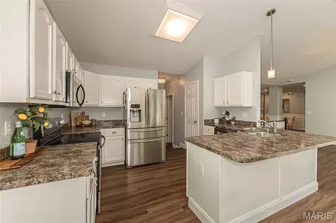 Kitchen - 436 White Chapel Dr, O'fallon, MO 63368 photo 2 of 5