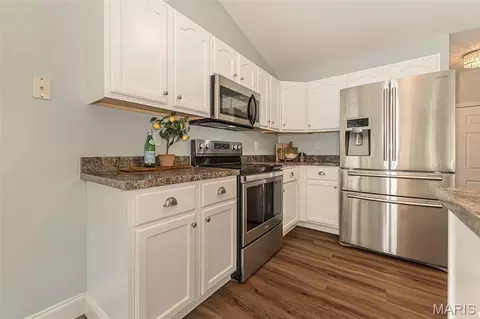Kitchen - 436 White Chapel Dr, O'fallon, MO 63368 photo 3 of 5