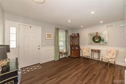 Entry Way - 436 White Chapel Dr, O'fallon, MO 63368 photo 3 of 4