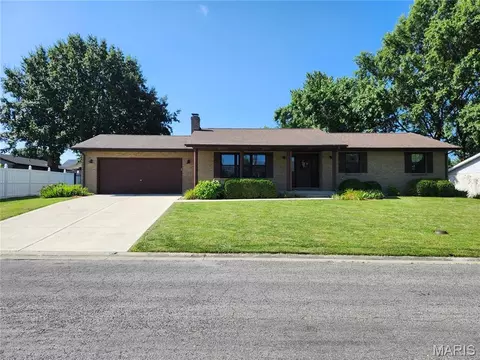 750 Klein Dr, Smithton, IL 62285