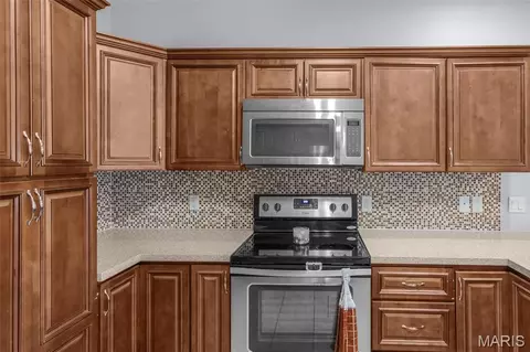 Kitchen - 278 Pleasant Lake Ct, Jackson, MO 63755 photo 2 of 4