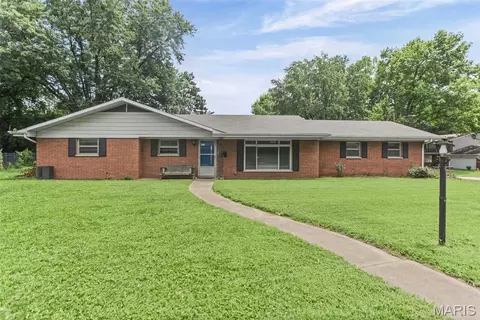 23 Melwood Dr, Belleville, IL 62223