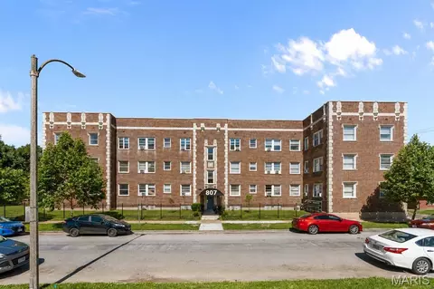 807 Clara Ave, Saint Louis, MO 63112