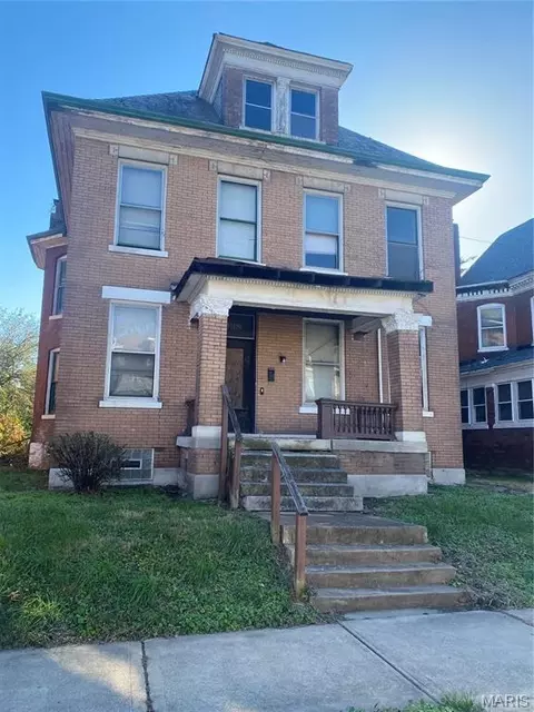 5038 Raymond Ave, Saint Louis, MO 63113