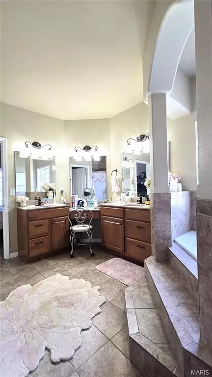Bath - 13300 Sterling Hills Dr, Rolla, MO 65401 photo 10 of 18