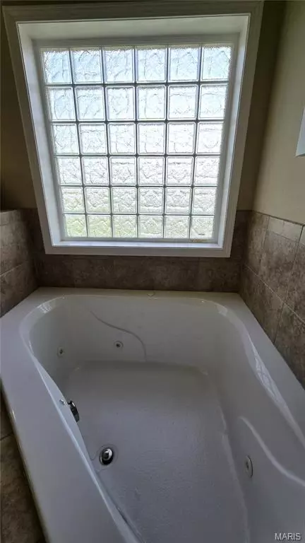 Bath - 13300 Sterling Hills Dr, Rolla, MO 65401 photo 4 of 18