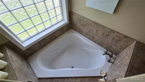 Bath - 13300 Sterling Hills Dr, Rolla, MO 65401 photo 2 of 18