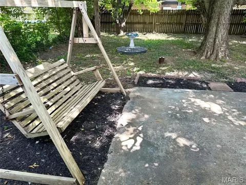 Exterior - 608 Devonshire Dr, Belleville, IL 62226 photo 5 of 6