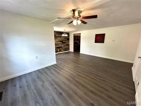 Living - 608 Devonshire Dr, Belleville, IL 62226 photo 2 of 4