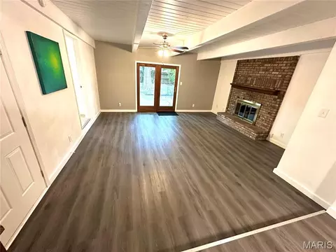 Living - 608 Devonshire Dr, Belleville, IL 62226 photo 4 of 4