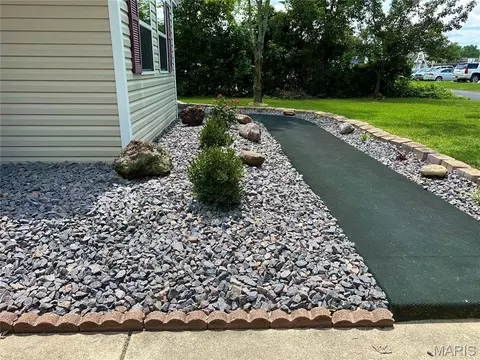 Exterior - 608 Devonshire Dr, Belleville, IL 62226 photo 6 of 6