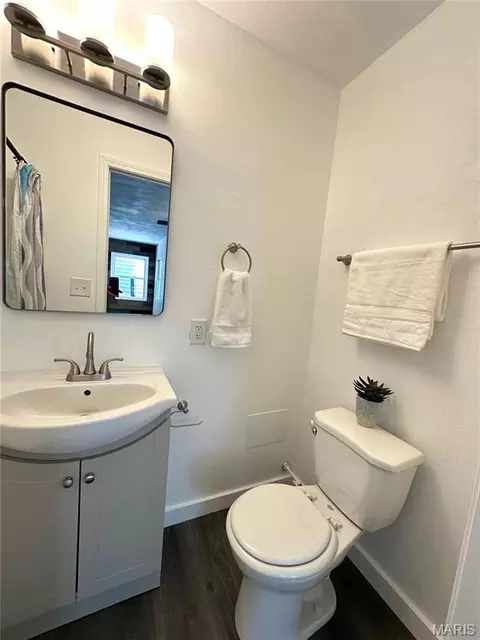 Bath - 608 Devonshire Dr, Belleville, IL 62226 photo 4 of 6