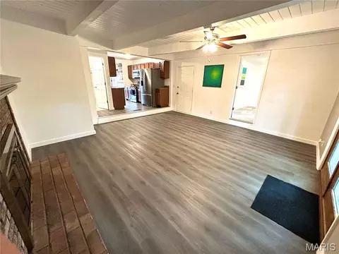 Living - 608 Devonshire Dr, Belleville, IL 62226 photo 3 of 4