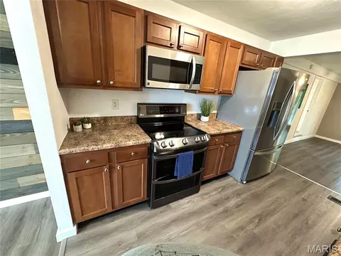 Kitchen - 608 Devonshire Dr, Belleville, IL 62226 photo 1 of 3