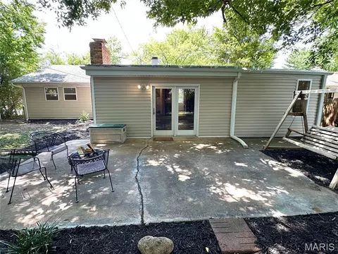 Exterior - 608 Devonshire Dr, Belleville, IL 62226 photo 4 of 6